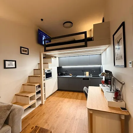 Cozy Design In The Center Of 公寓